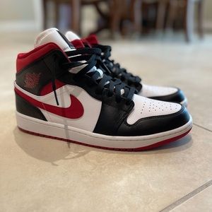 Jordan 1 Mid Gym Red Black White